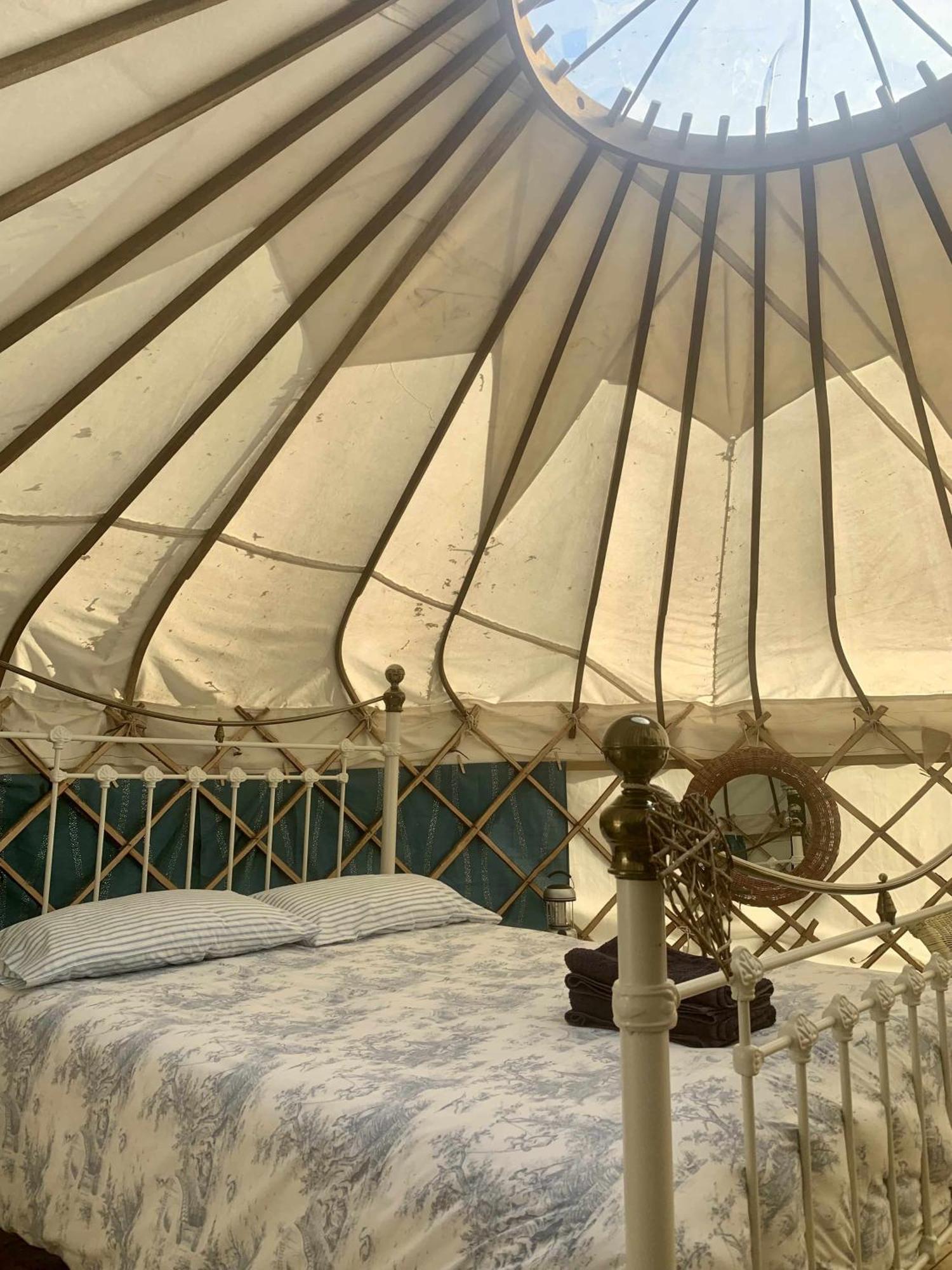 Ceridwen Glamping, Double Decker Bus And Yurts Llandysul Exterior foto