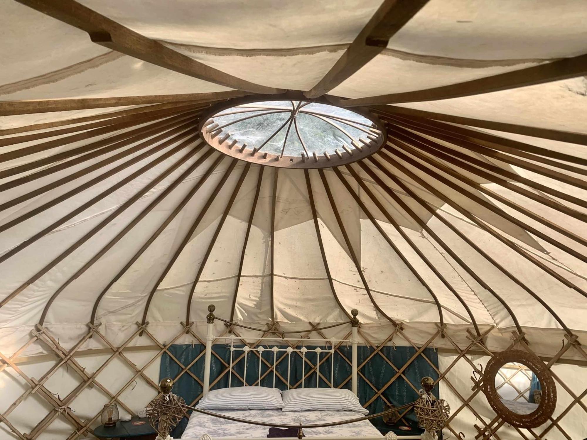 Ceridwen Glamping, Double Decker Bus And Yurts Llandysul Exterior foto