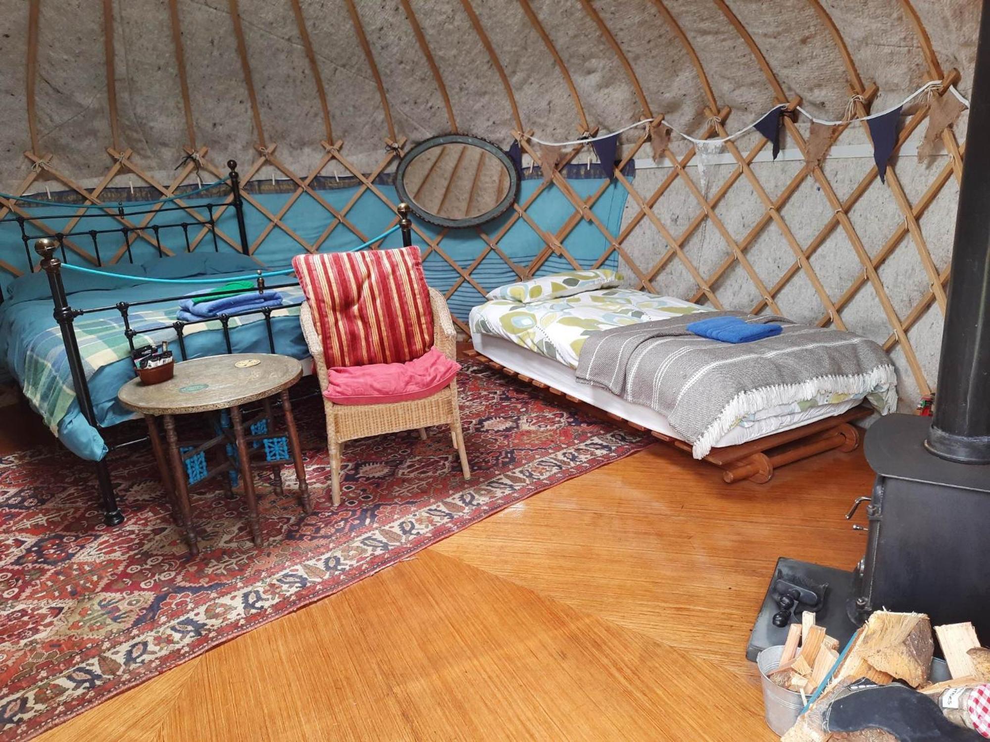 Ceridwen Glamping, Double Decker Bus And Yurts Llandysul Exterior foto