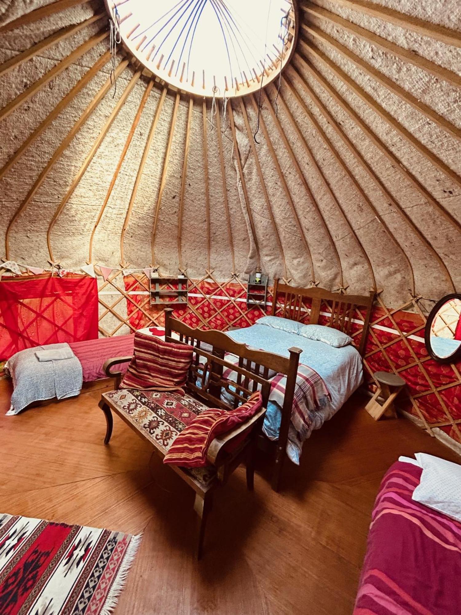 Ceridwen Glamping, Double Decker Bus And Yurts Llandysul Exterior foto