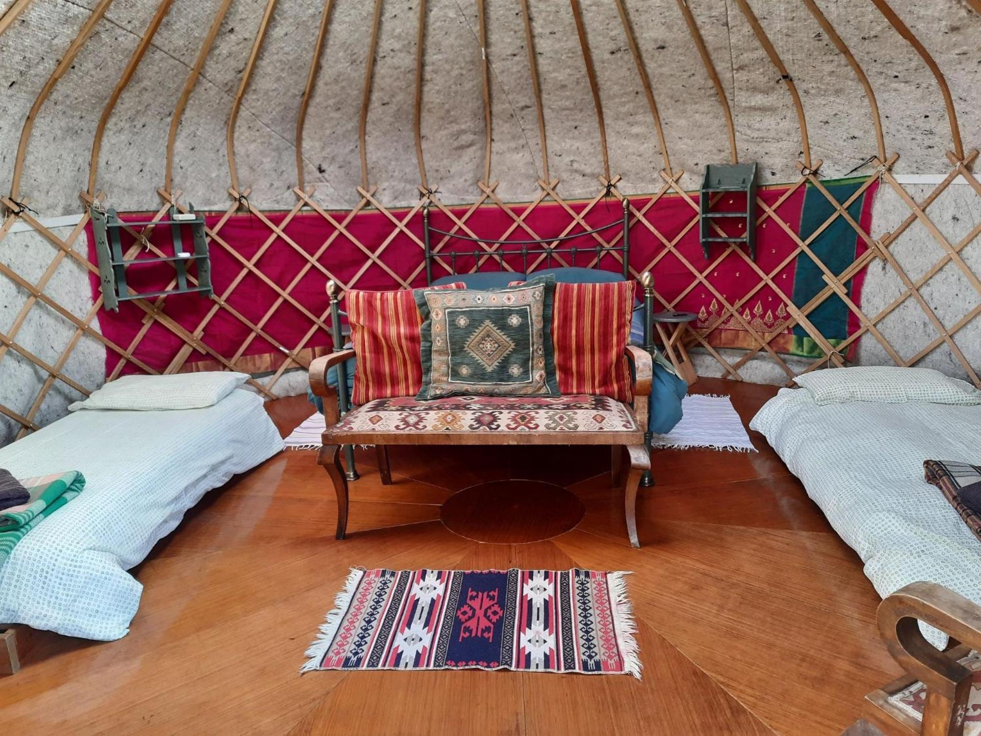 Ceridwen Glamping, Double Decker Bus And Yurts Llandysul Exterior foto