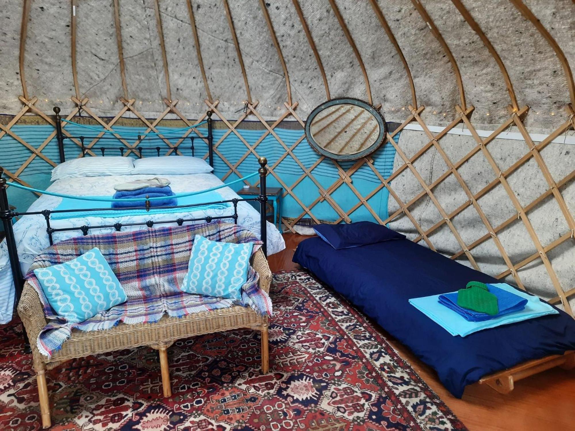 Ceridwen Glamping, Double Decker Bus And Yurts Llandysul Exterior foto