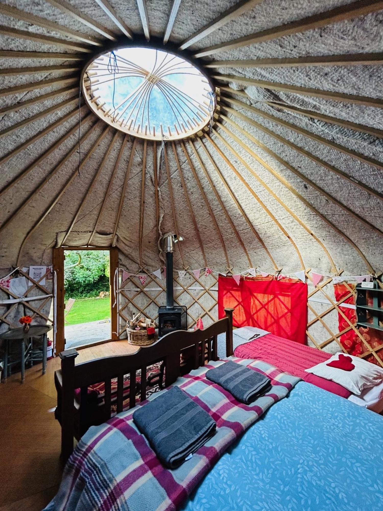 Ceridwen Glamping, Double Decker Bus And Yurts Llandysul Exterior foto