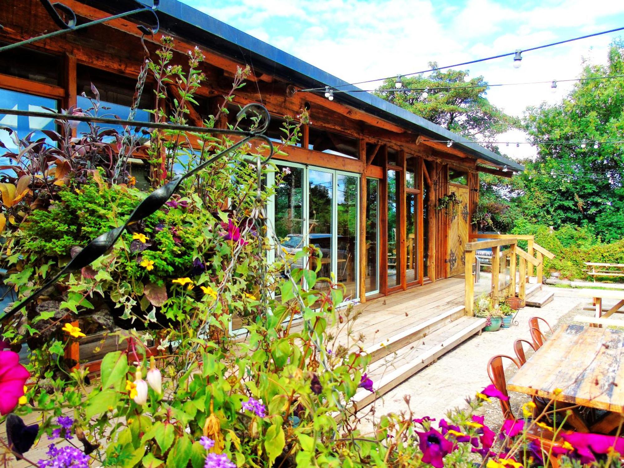 Ceridwen Glamping, Double Decker Bus And Yurts Llandysul Exterior foto