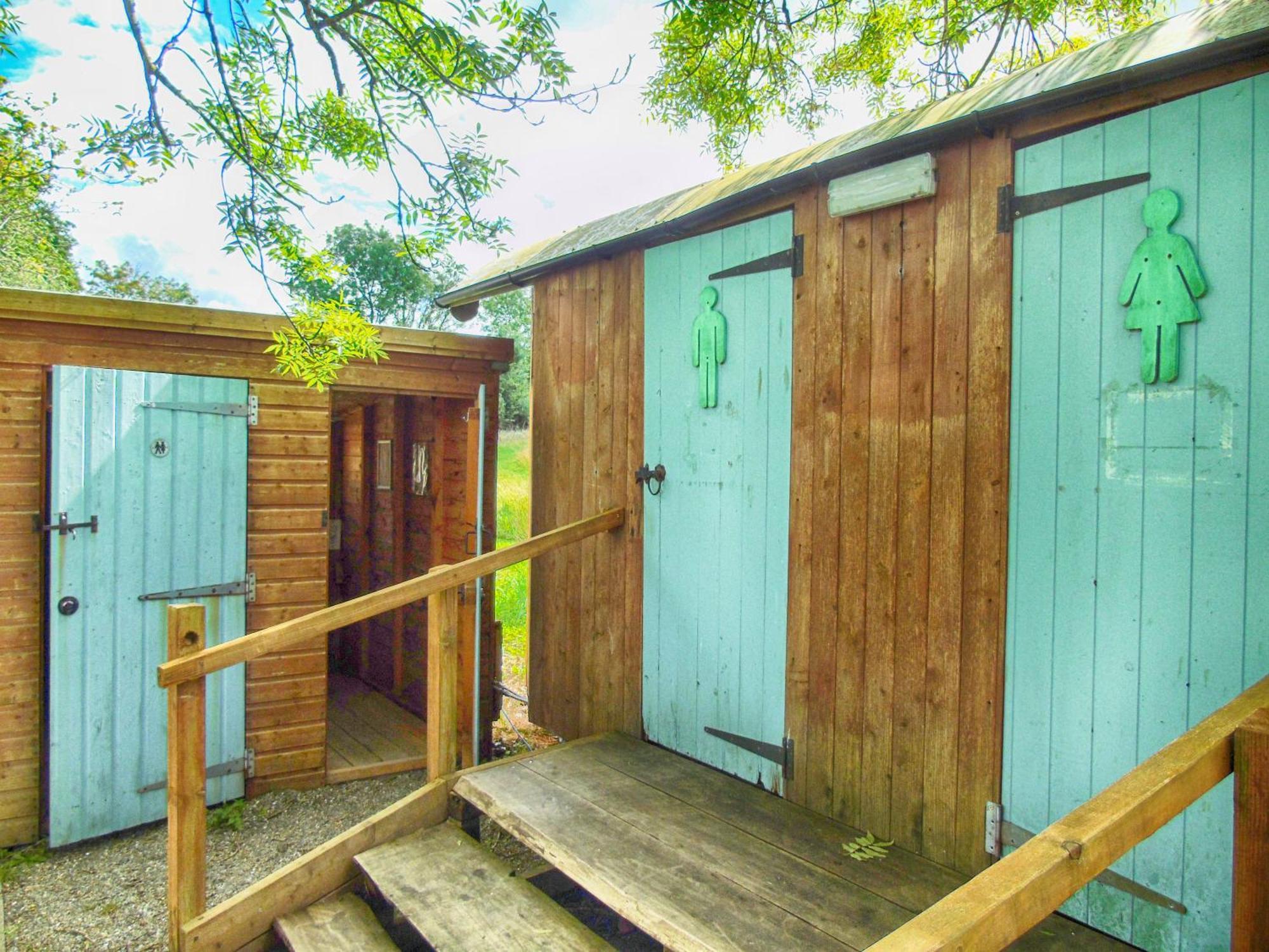 Ceridwen Glamping, Double Decker Bus And Yurts Llandysul Exterior foto