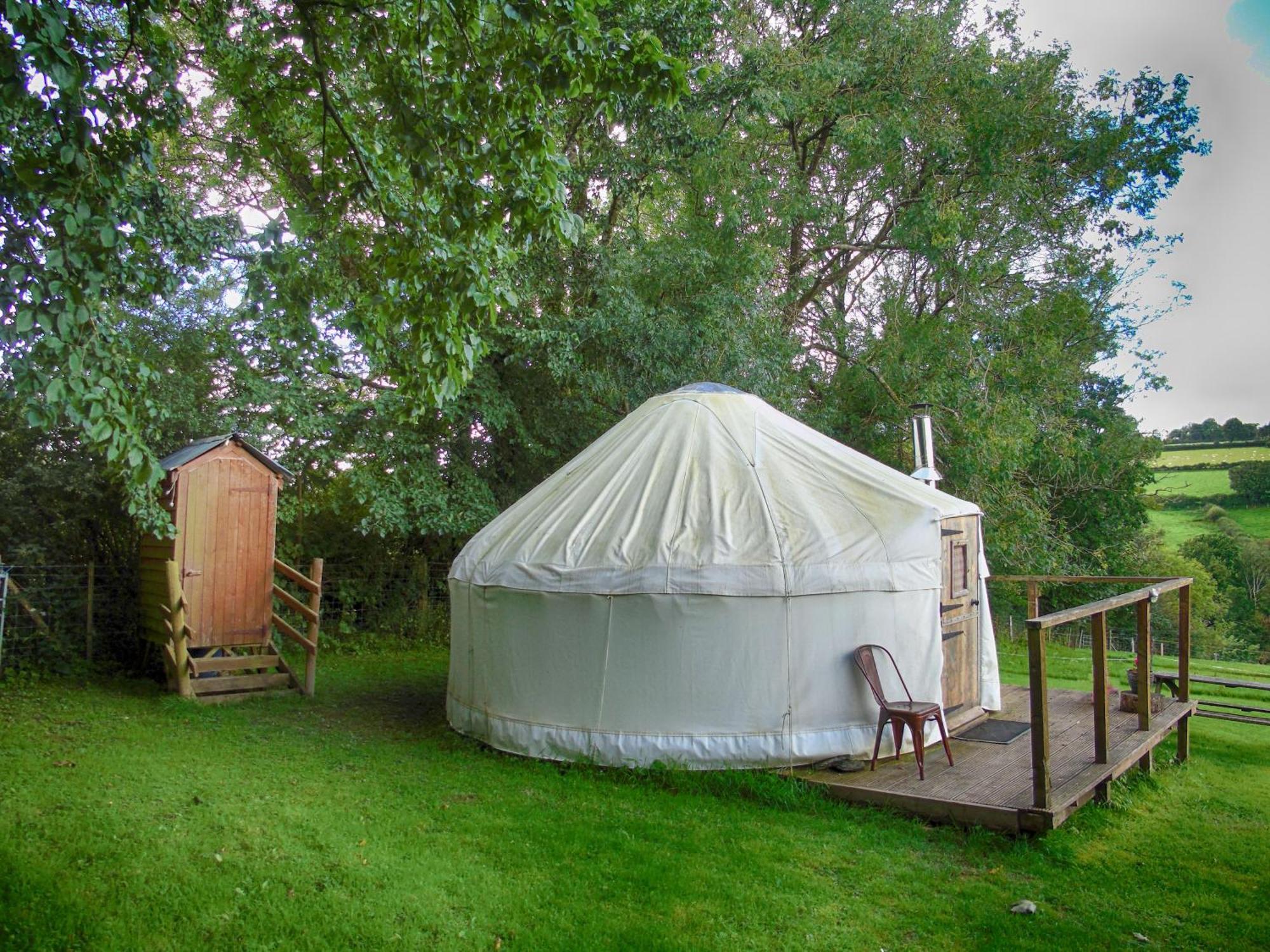 Ceridwen Glamping, Double Decker Bus And Yurts Llandysul Exterior foto