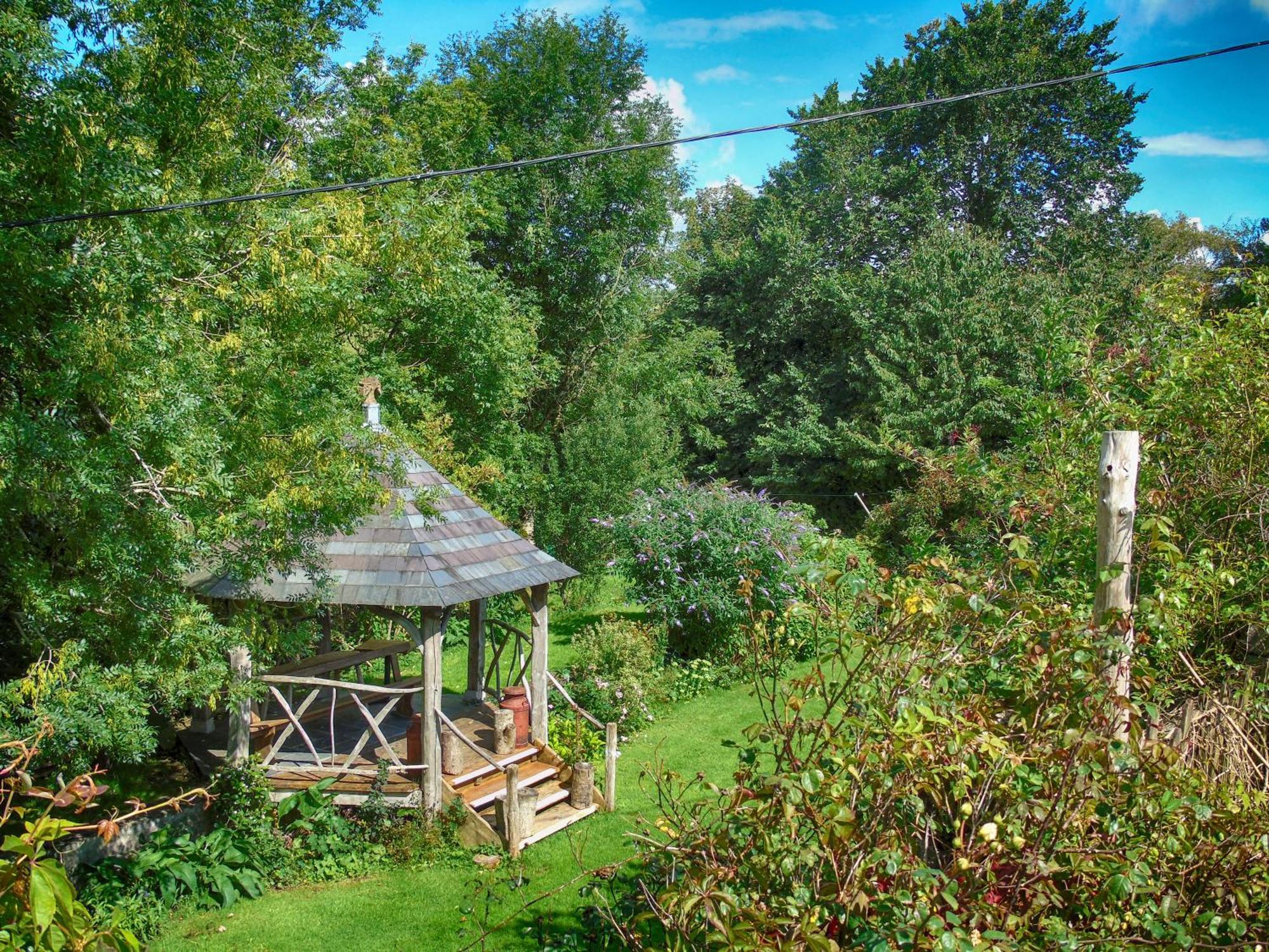 Ceridwen Glamping, Double Decker Bus And Yurts Llandysul Exterior foto
