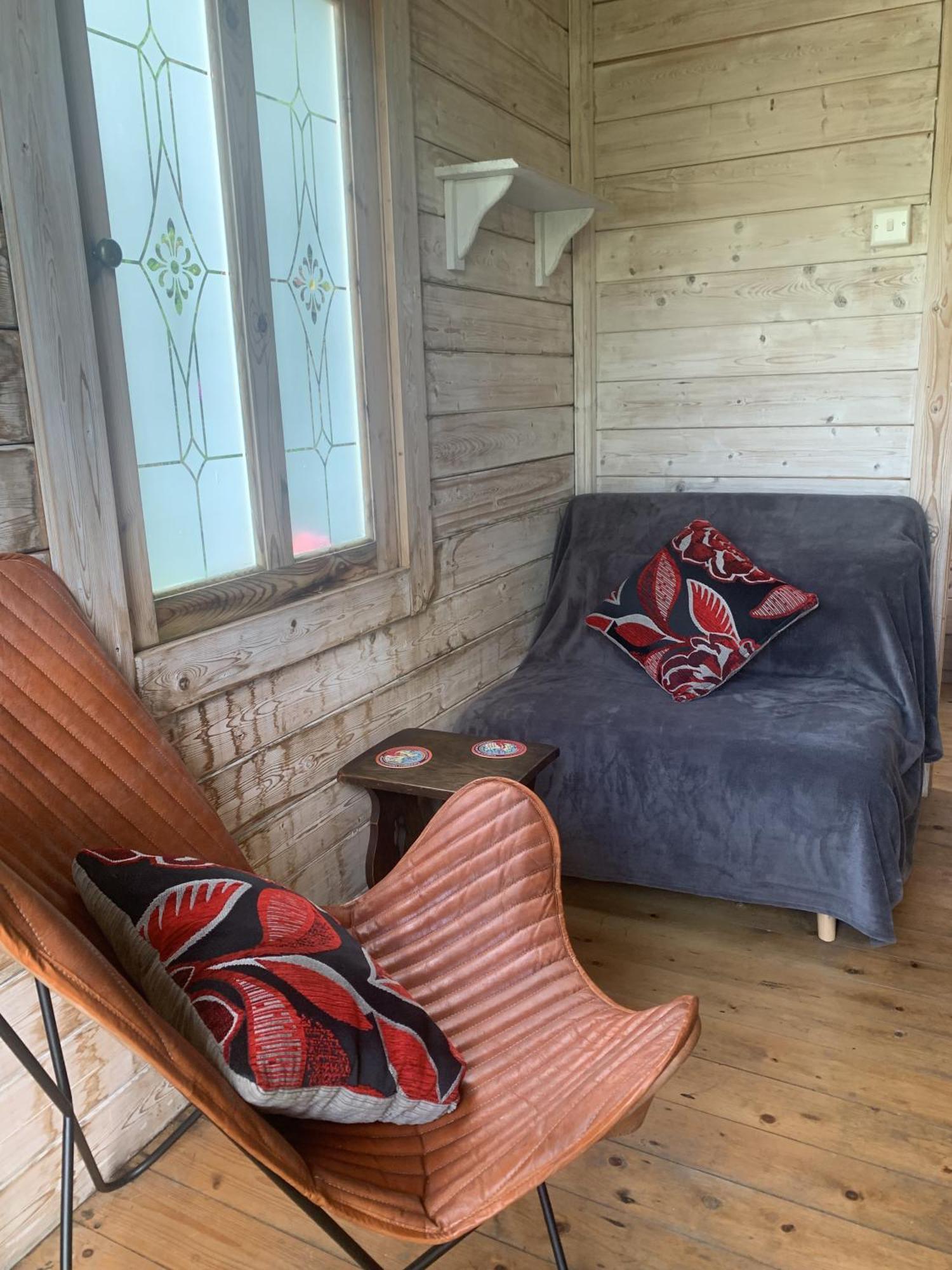 Ceridwen Glamping, Double Decker Bus And Yurts Llandysul Exterior foto