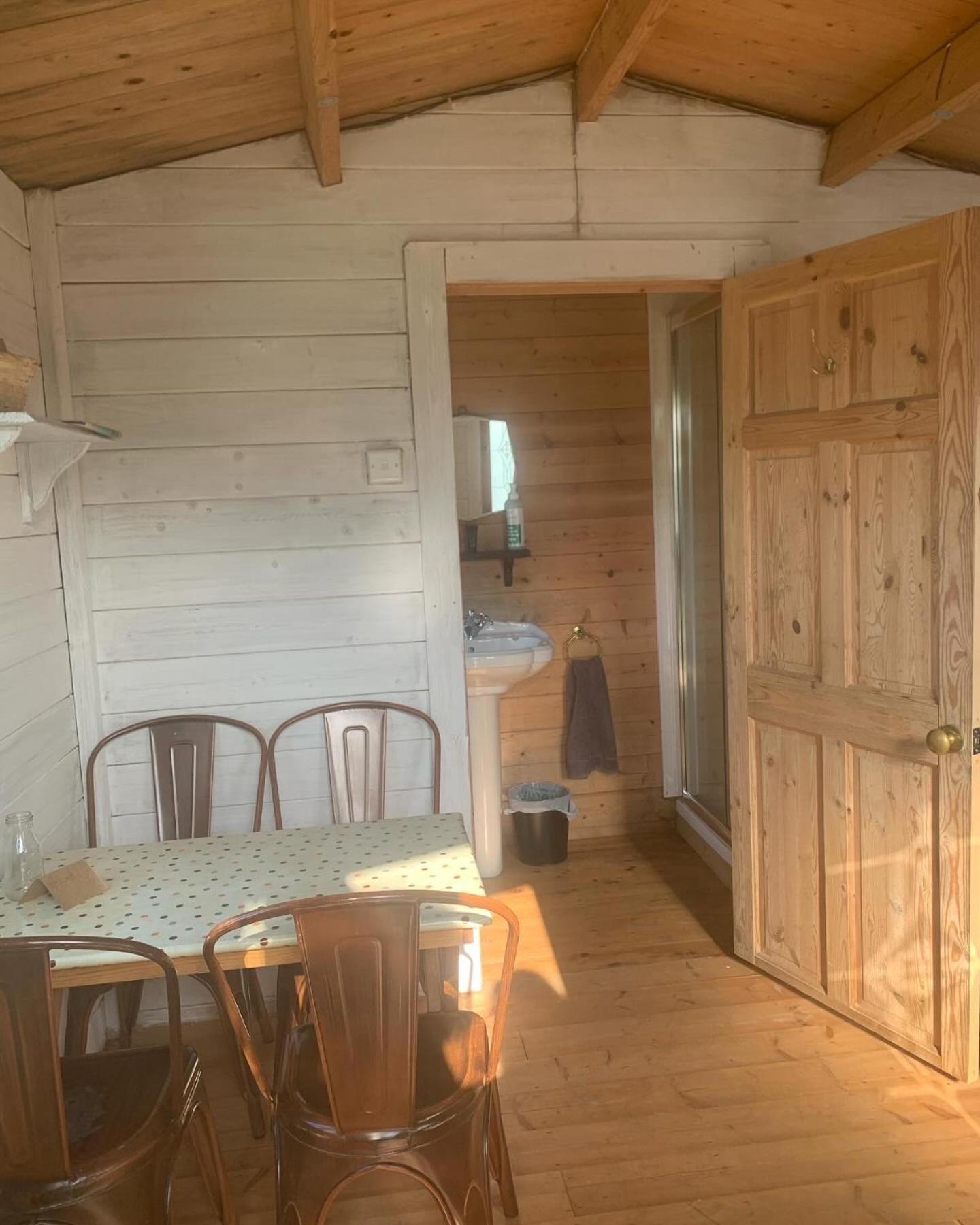 Ceridwen Glamping, Double Decker Bus And Yurts Llandysul Exterior foto