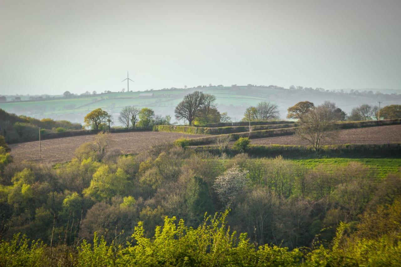 Ceridwen Glamping, Double Decker Bus And Yurts Llandysul Exterior foto